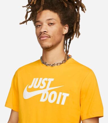 T-SHIRT NIKE JUST DO IT YELLOW - immagine 3