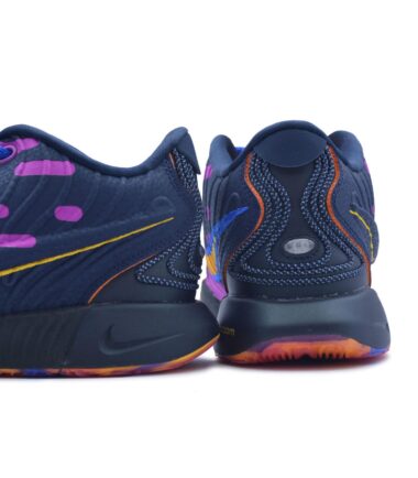 SCARPE NIKE LEBRON XXI SE GS "Welcome to Camp" - immagine 5