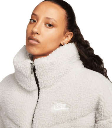 GIUBBOTTO NIKE WMNS City Sherpa Jacket "Light Bone" - immagine 3