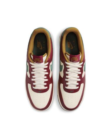 SCARPE NIKE AIR FORCE 1 '07 LV8 Vintage Green Dark Team Red - immagine 4
