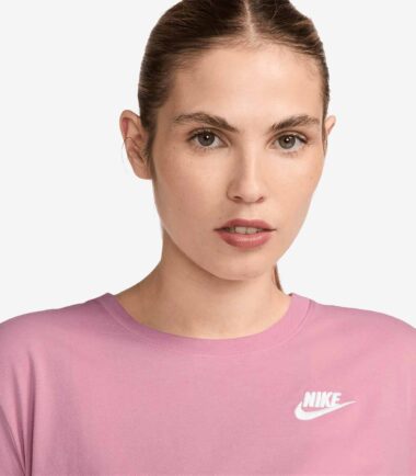 T-SHIRT NIKE CLUB TEE DONNA PINK WHITE LOGO - immagine 3
