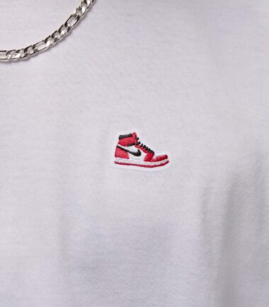 T-SHIRT JORDAN AJ1 Patch SS Tee "White" - immagine 3