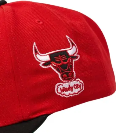CAPPELLO MITCHELL E NESS NBA TEAM SCRIPT CHICAGO BULLS - immagine 4